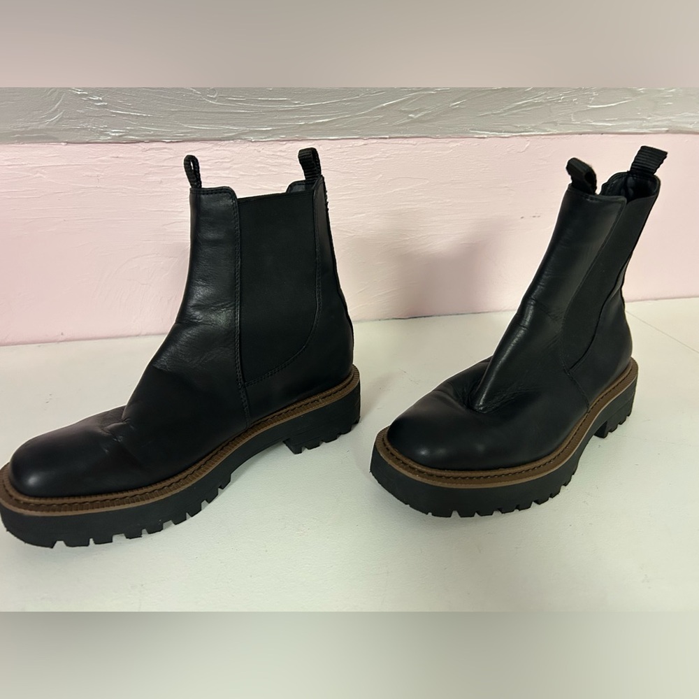 Black Ankle Boots with Chunky Sole and Elastic Side Panels